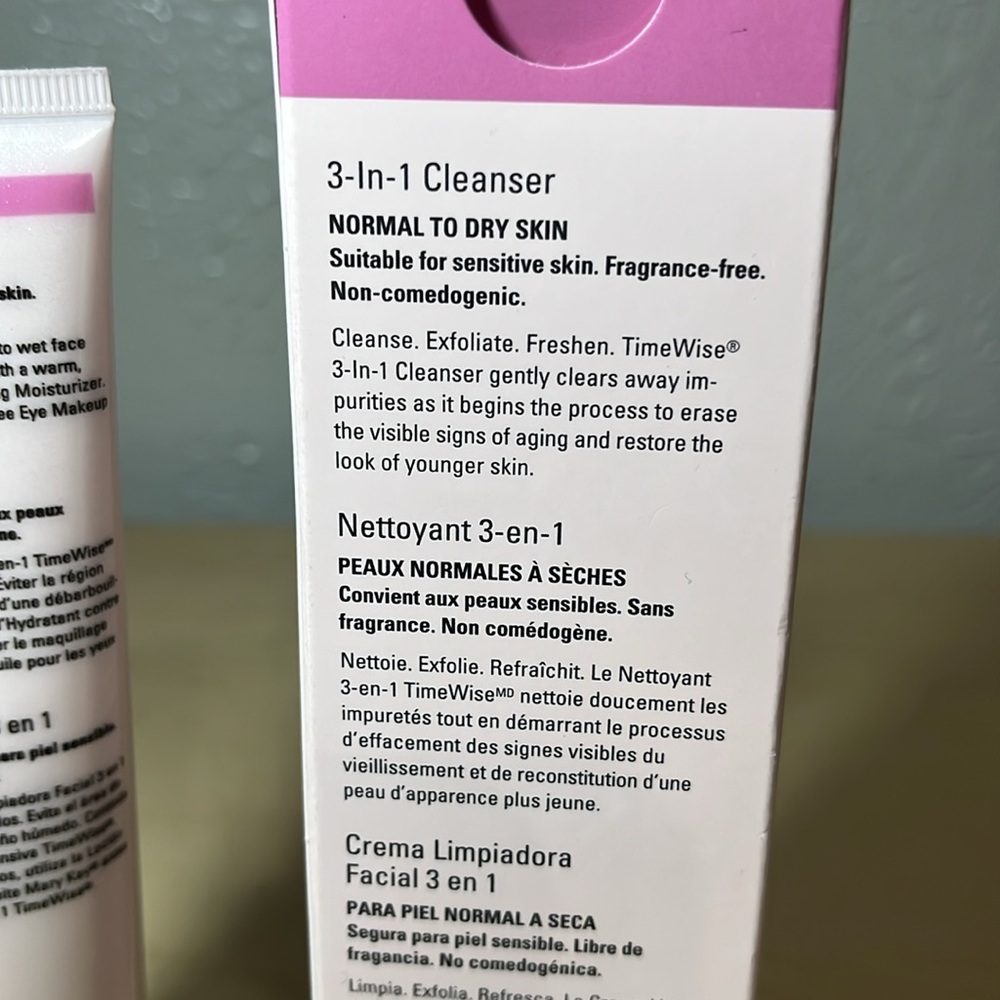 Mary Kay timewise three and one cleaner for normal to dry skin - Picture 3 of 5